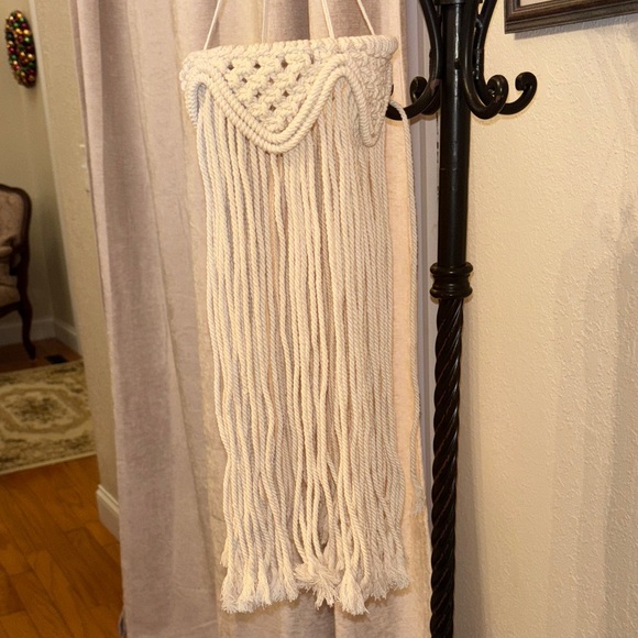 Cream Fringe Decor - Picture 2 of 3